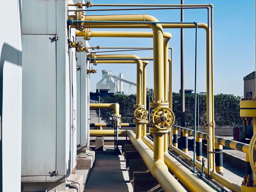 Industrial oil refinery pipelines