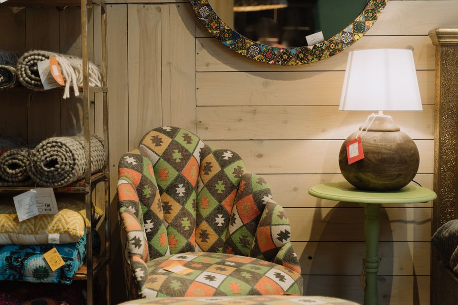 Furniture retail display reflects the selective consumer-demand test facing RH, WSM, LZB and LESL.