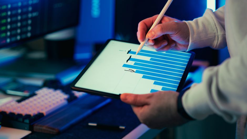 A software analytics interface illustrates the operating-growth side of the market thesis.