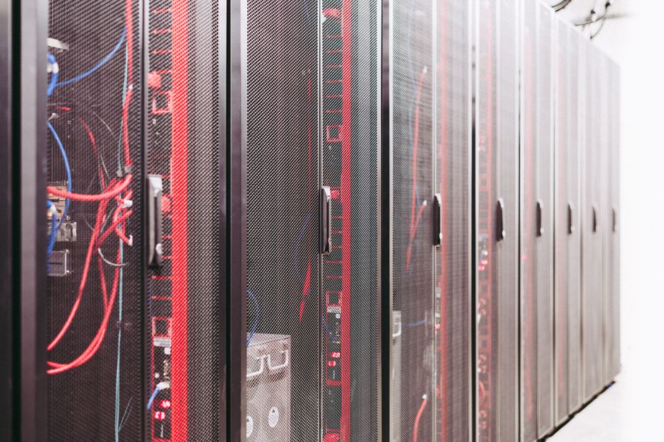 Server racks and network cabling represent the cloud infrastructure facing new sovereignty and defense procurement rules.